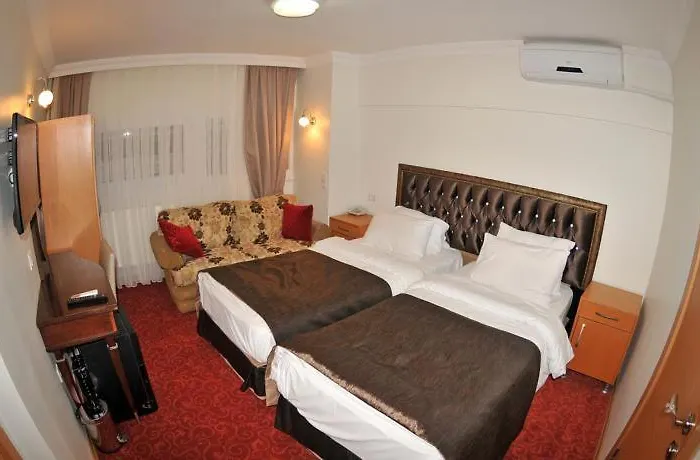 Palace Point Hotel